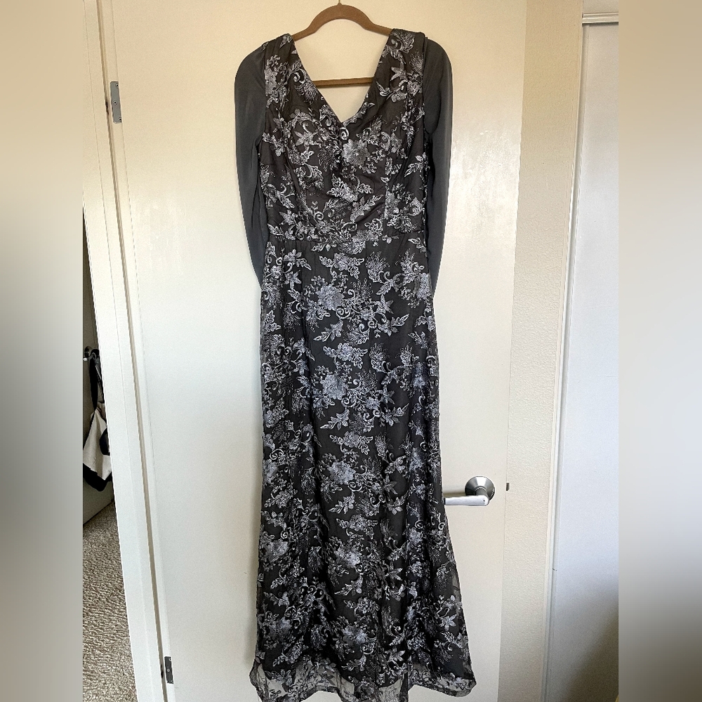 Detailed greyish silver dress